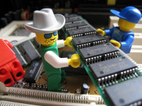 ما الفرق بين أنواع الذاكرة العشوائية DDR RAM و SDRAM و SRAM ؟
