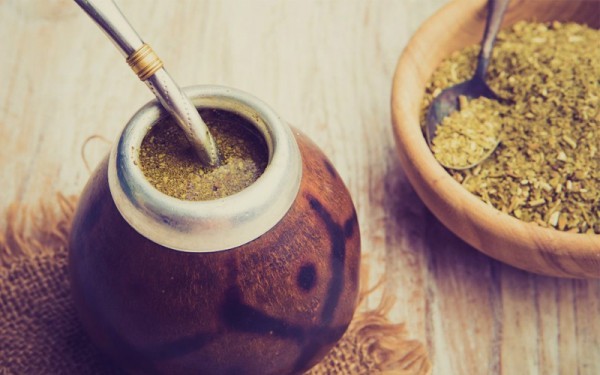 كيف أصبحت المتة المشروب الشعبي الأول في سوريا ولبنان؟ وما هي أضرارها؟ كيف أصبحت المتة المشروب الشعبي الأول في سوريا ولبنان؟ وما هي أضرارها؟