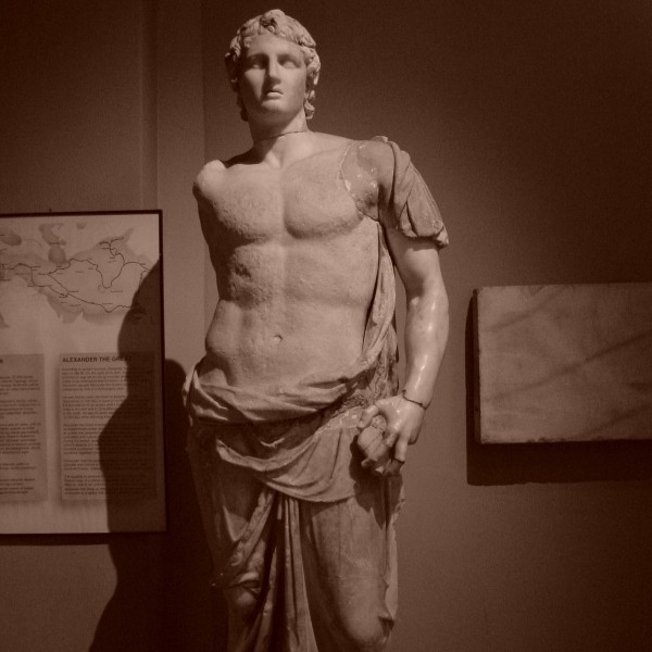 الإسكندر الأكبر.. قصة فاتح غزا العالم في 13 عامًا وانتهى في قبر غير معروف! الإسكندر الأكبر.. قصة فاتح غزا العالم في 13 عامًا وانتهى في قبر غير معروف!