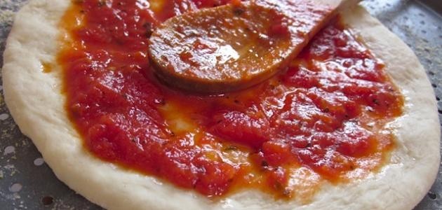 طريقة عجينة البيتزا طريقة عجينة البيتزا