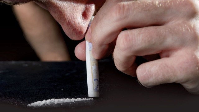 اسباب الادمان عند الشباب اسباب الادمان عند الشباب