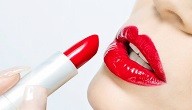كيف يصنع أحمر الشفاه كيف يصنع أحمر الشفاه