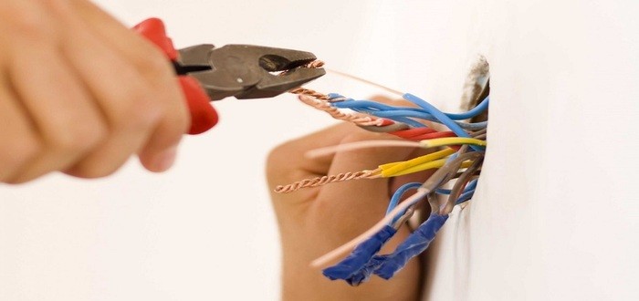 كيف اعرف أن السلك فيه كهرباء كيف اعرف أن السلك فيه كهرباء
