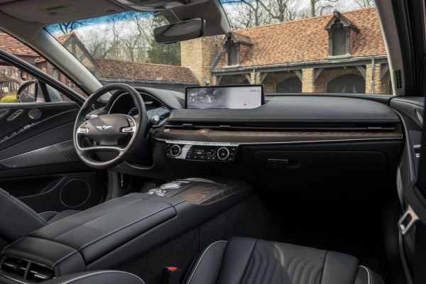 التصميم الداخلي جينيسيس جي 80 2022 سبورت