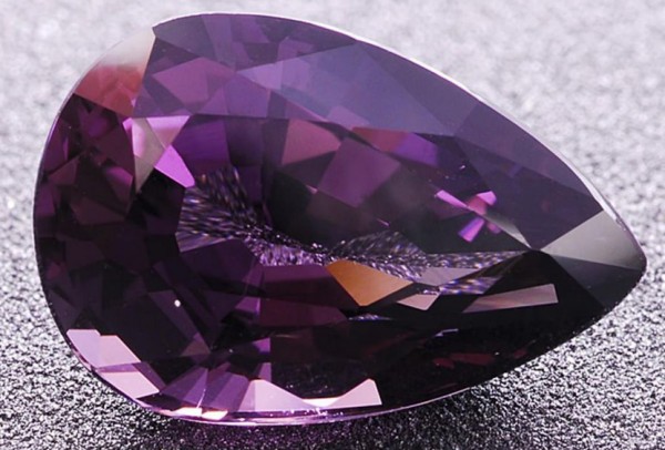 اغلى الاحجار الكريمة في العالم