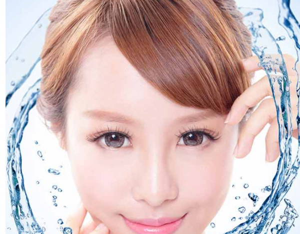 العلاقة بين كمية الماء ونضارة البشرة