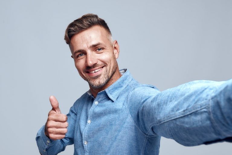 صفات الثقة بالنفس وعلاماتها