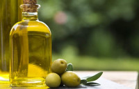هل تنتهي صلاحية زيت الزيتون هل تنتهي صلاحية زيت الزيتون