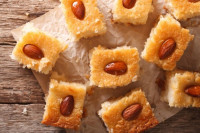 طريقة عمل البسبوسة بالكوب ” سهلة ولذيذة” طريقة عمل البسبوسة بالكوب ” سهلة ولذيذة”