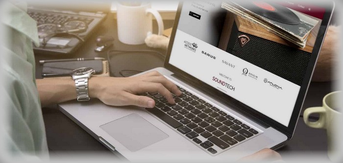 الفرق بين المنصة والموقع