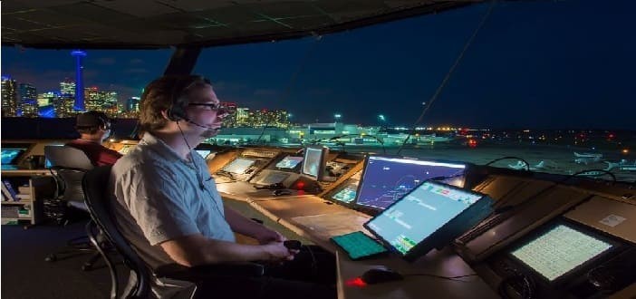 وظيفة مراقب الحركة الجوية