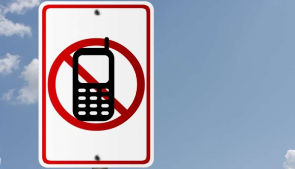 أهمية حظر الهواتف خلال اليوم الدراسي