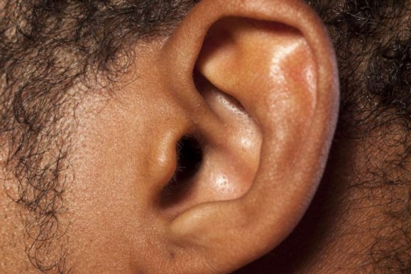 علامات دخول حشرة في الاذن