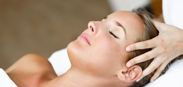 ما فائدة تدليك فروة الرأس