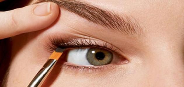 طريقة لتثبيت الكحل بالعين طريقة لتثبيت الكحل بالعين