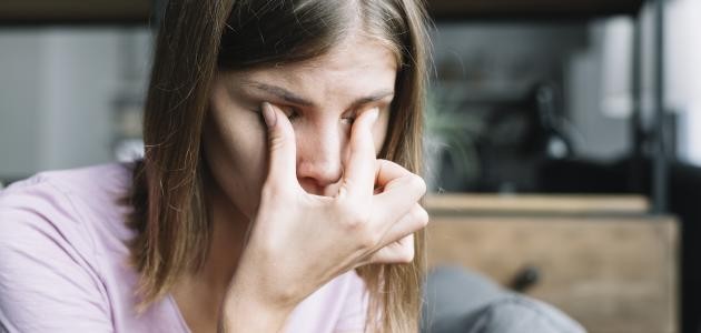 أعراض التهاب قرنية العين