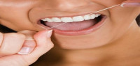 كيف أستخدم خيط الأسنان كيف أستخدم خيط الأسنان