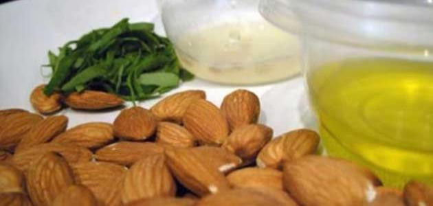 الفرق بين زيت اللوز المر والحلو الفرق بين زيت اللوز المر والحلو