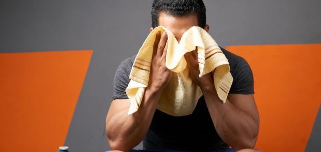 ما هو سبب التعرق الزائد