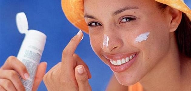 كيفية حماية الوجه من الشمس