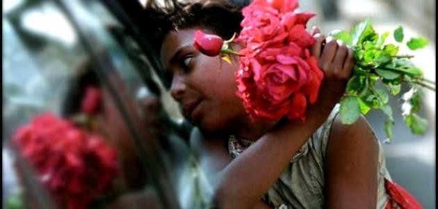 بائعة الورد