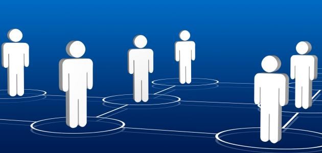 خطر مواقع التواصل الإجتماعي على الأسرة خطر مواقع التواصل الإجتماعي على الأسرة