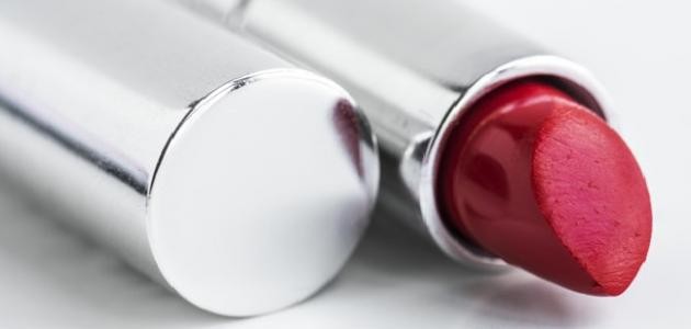 كيف يصنع أحمر الشفاه كيف يصنع أحمر الشفاه