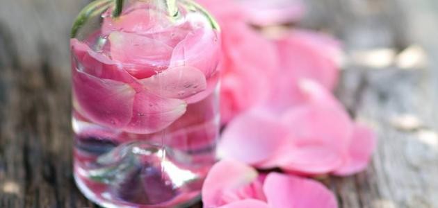 كيف أستعمل ماء الورد للوجه كيف أستعمل ماء الورد للوجه