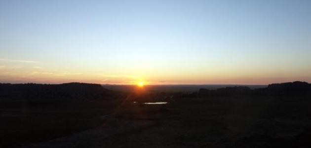 ما هو الخيط الابيض والاسود