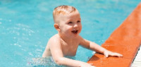 تعليم السباحة للأطفال تعليم السباحة للأطفال
