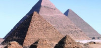 ماذا يوجد داخل الأهرامات
