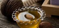 فوائد زيت اللوز المر للهالات السوداء فوائد زيت اللوز المر للهالات السوداء